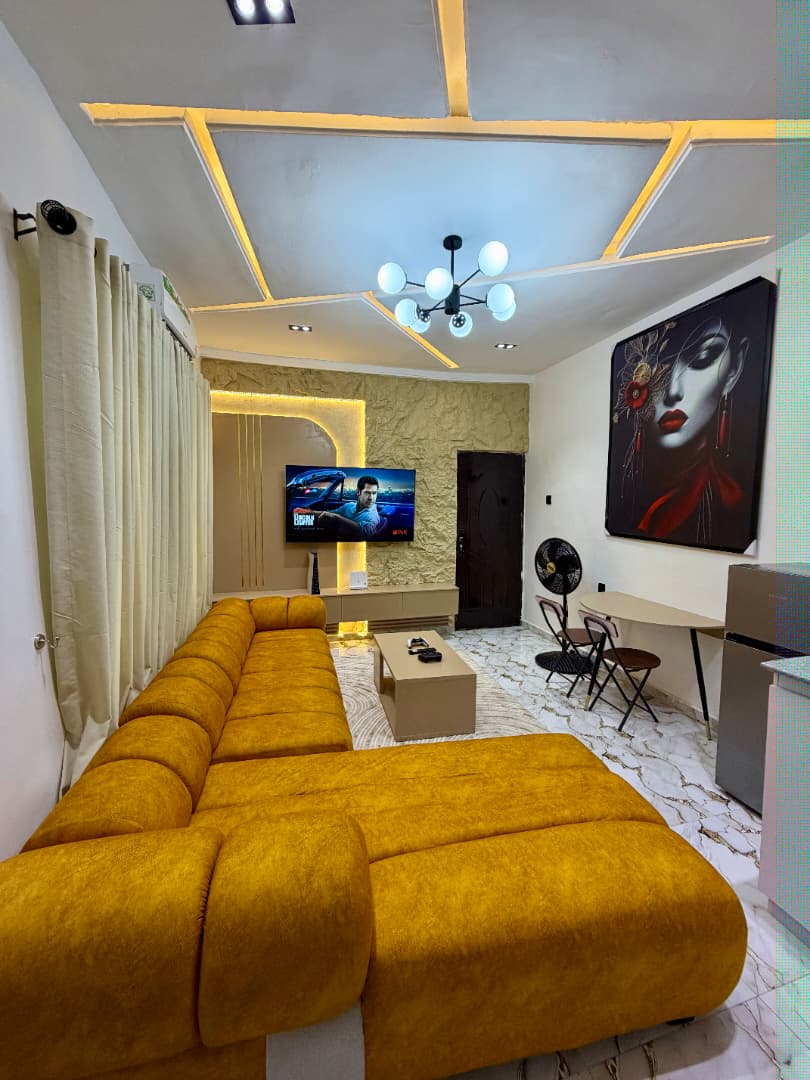 The Calisto · Gbagada · interior photograph 3